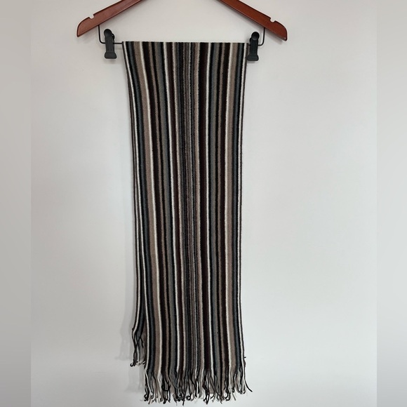 Striped Black and White Scarf - Picture 4 of 4